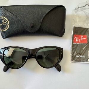 Ray-Ban Black Sunglasses with Glossy Frames